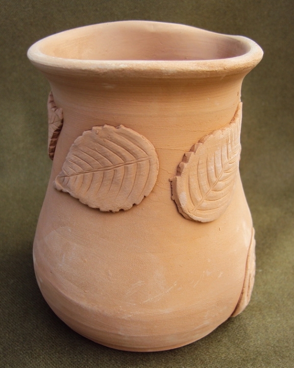 Vaza ceramica inalta cu frunze